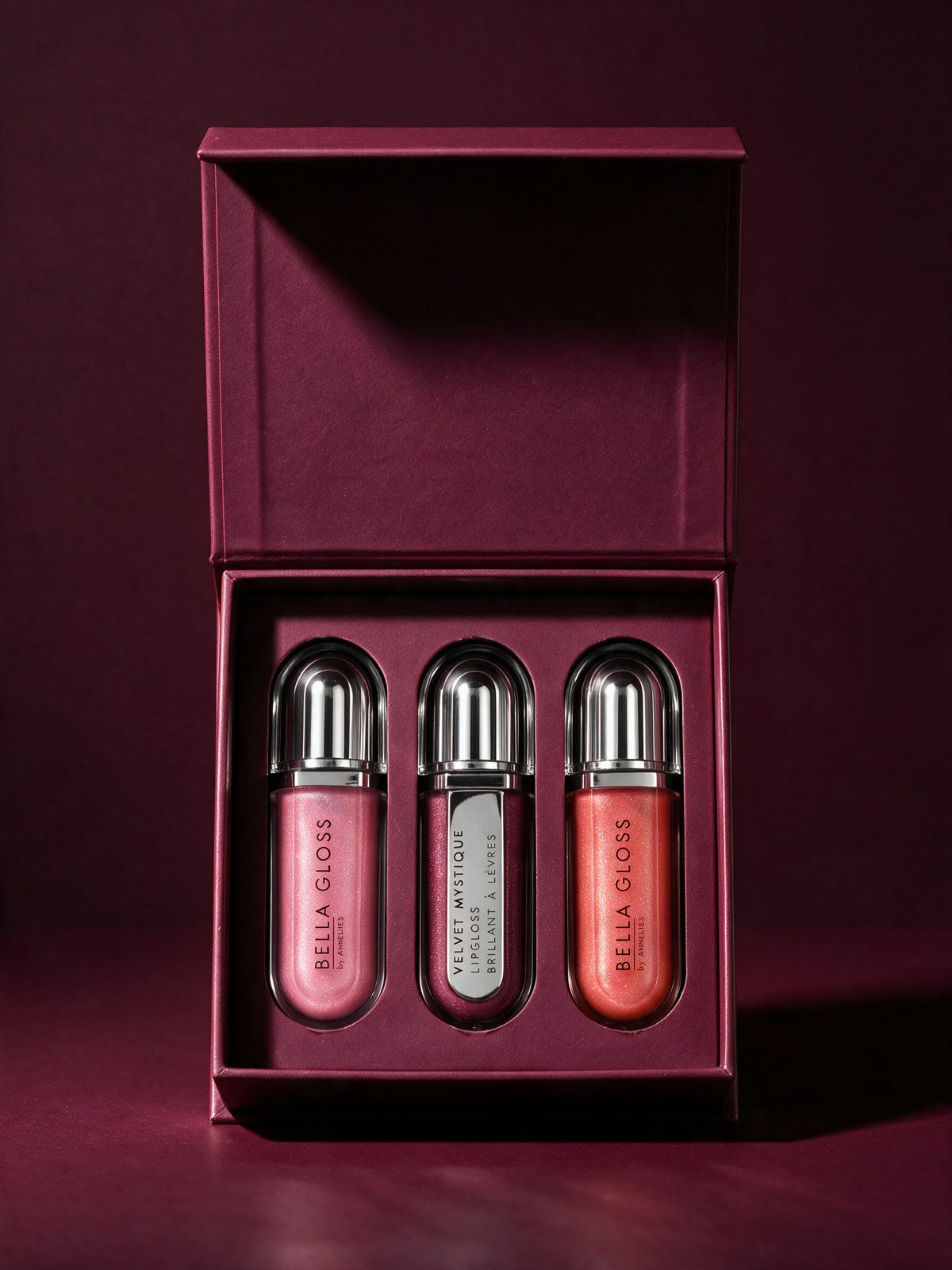 De Bella Gloss Set in de geopende cadeaudoos met de drie tinten naast elkaar