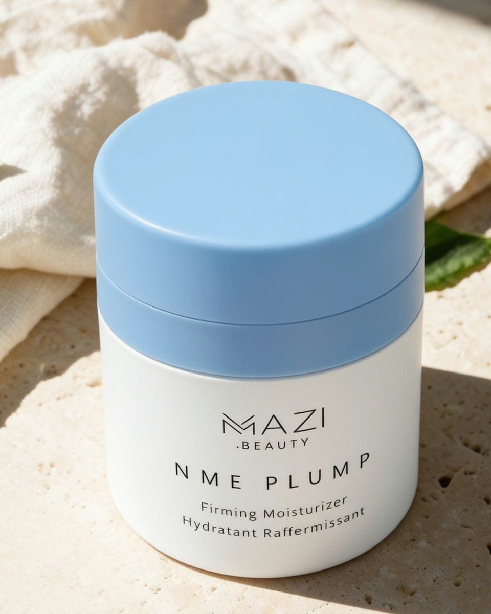 De pot NME Plump hydraterende creme van Mazi Beauty op linnen met olijfblad